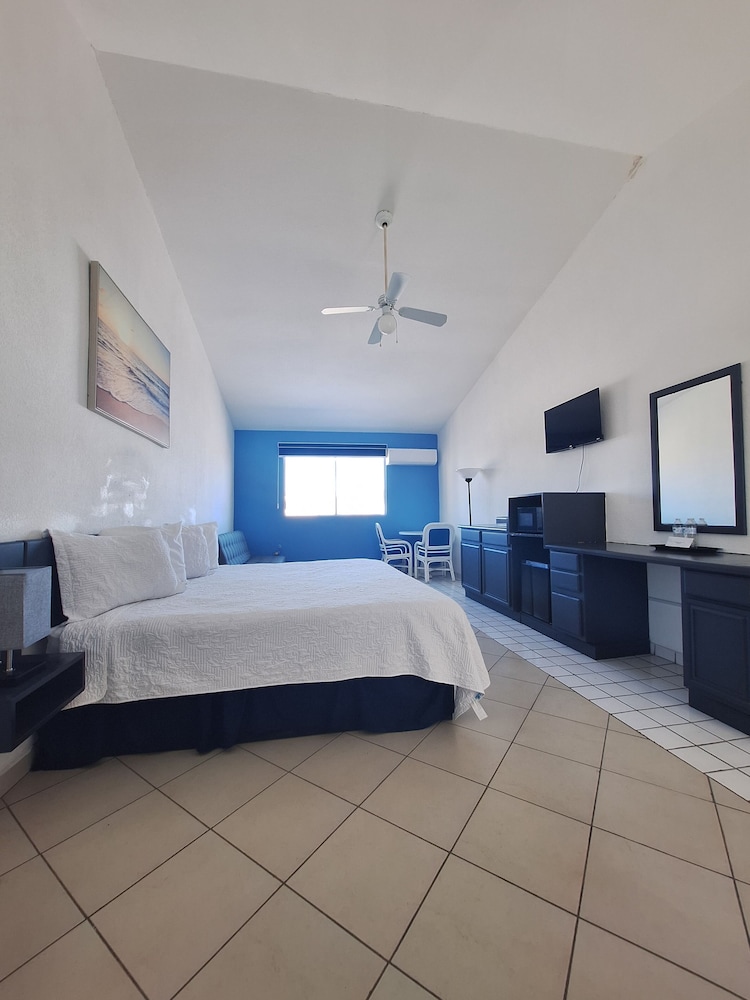 Deluxe Single Room, 1 King Bed photo 1
