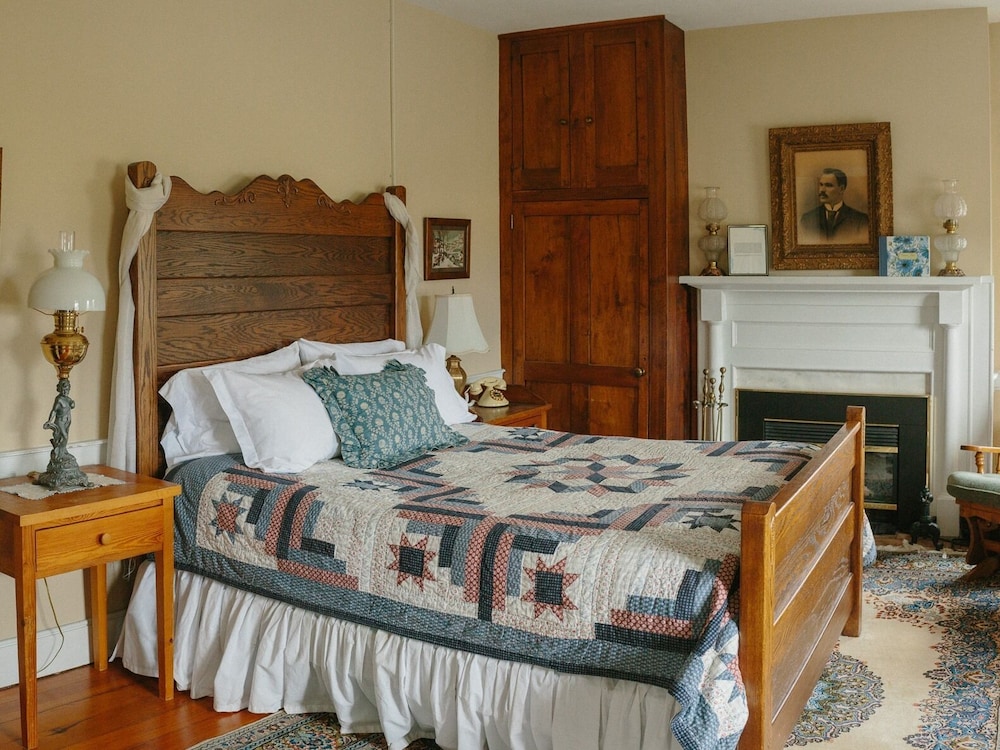 Standard Double Room, Ensuite (Uncle Charlie's Room) photo 1