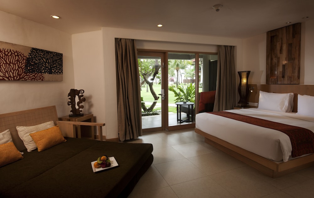 Suite, Multiple Beds, Garden View