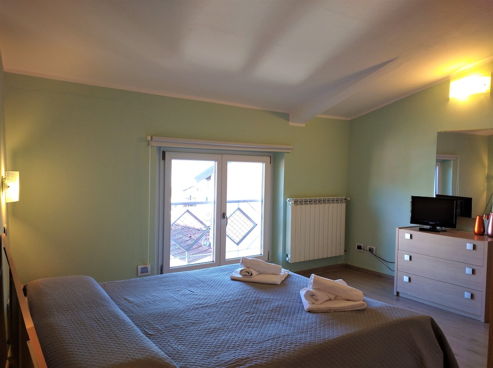 Apartment photo 2