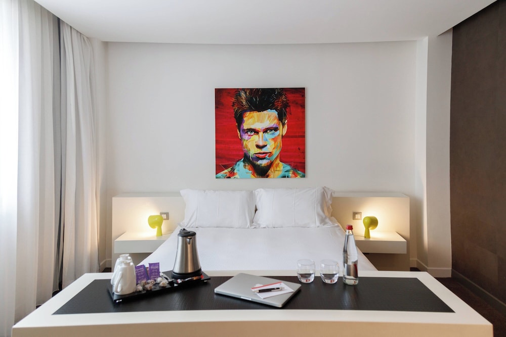 Modern Double Room - Photo 1