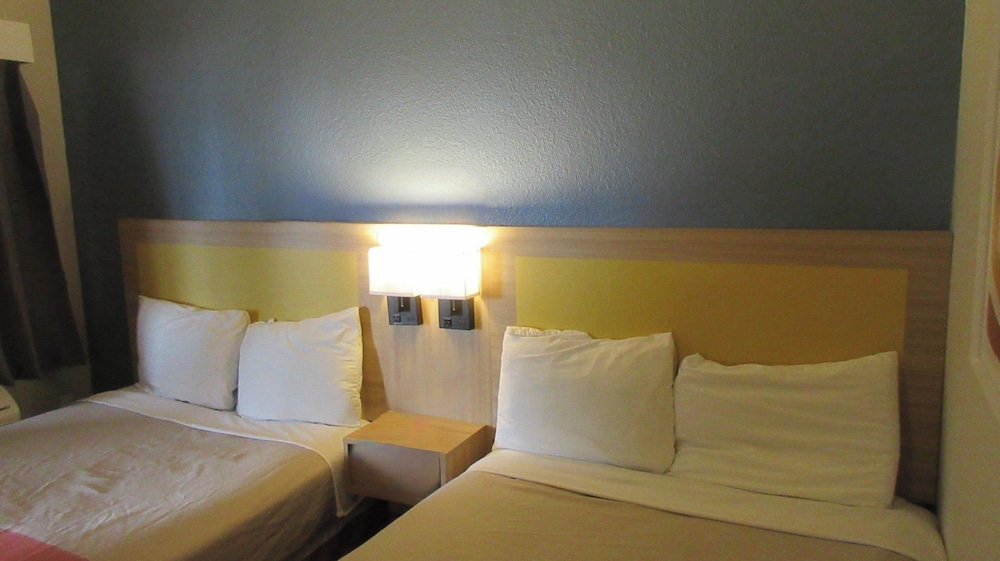 Standard Room, 2 Double Beds, Non Smoking - Photo 1