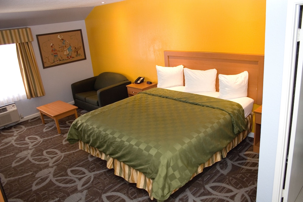 Standard Room, 1 King Bed - Photo 3