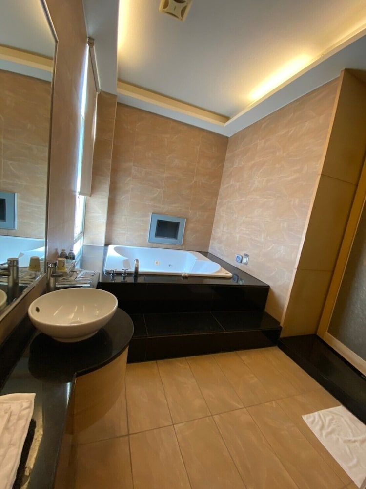 Business Double Room - Photo 6