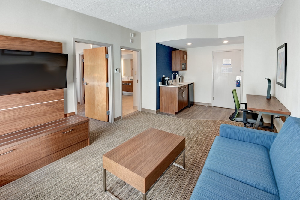 Suite, 1 Double Bed, Roll-in Shower (Mobility, Roll-In Shower) - Photo 3