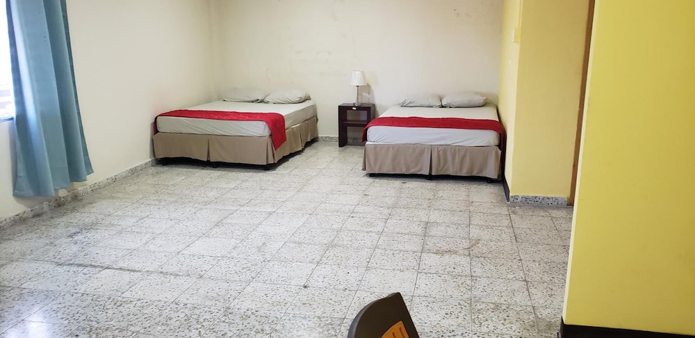 Basic Double Room, 2 Queen Beds, Ensuite, Courtyard Area photo 3