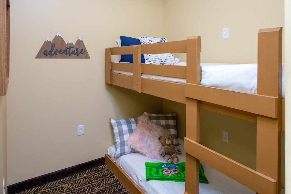 Premium Condo, 1 Bedroom, Kitchen - Photo 4