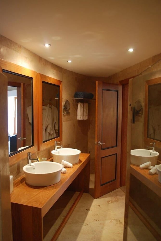 Suite, 1 Bedroom, Ocean View - Photo 3