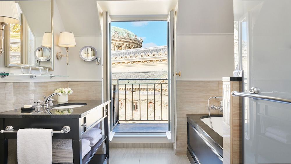 Suite, 1 Bedroom, Balcony (Opera View)