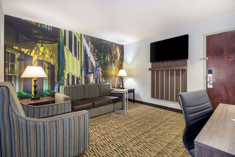 Suite, Multiple Beds, Non Smoking - Photo 1