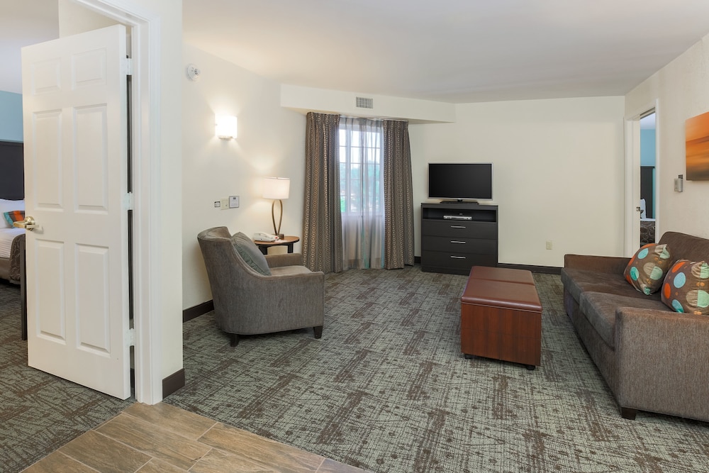 Suite, 2 Bedrooms, Kitchen - Photo 6