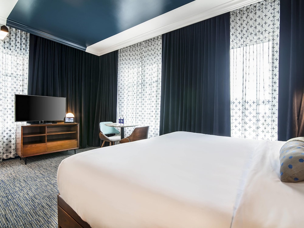 Premium Room, 1 King Bed, City View - Photo 1