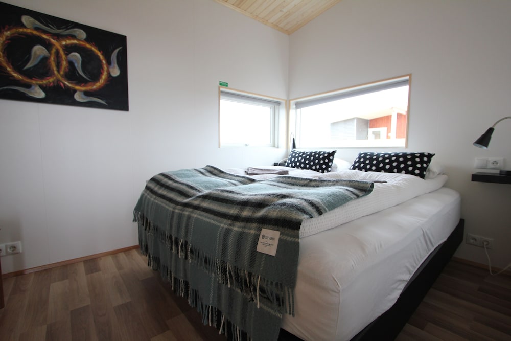 Standard Six Person Cabin with Hot Tub photo 2