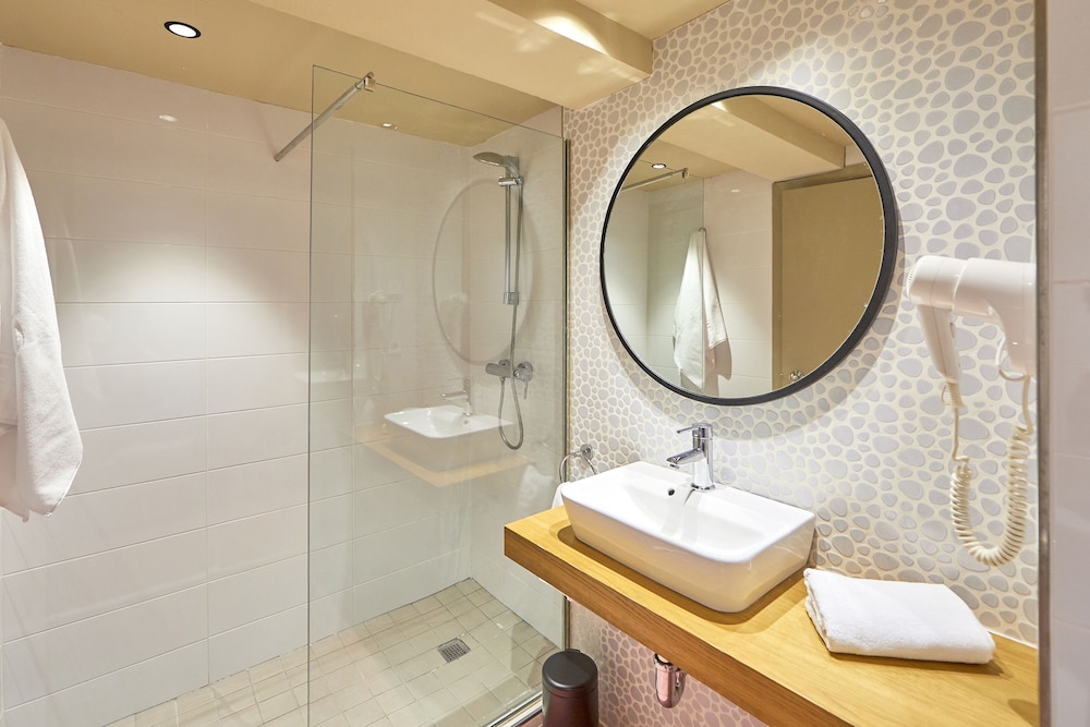 Superior Double Room, Balcony (Bed & Unlimited Brunch) - Photo 6