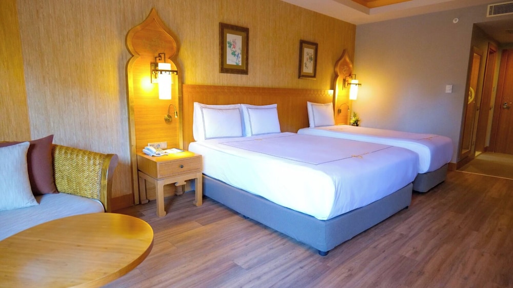 Superior Room, Partial Sea View photo 3