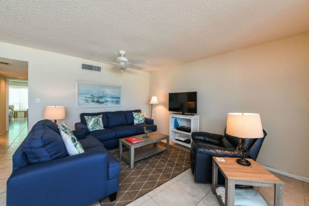 Condo, 2 Bedrooms