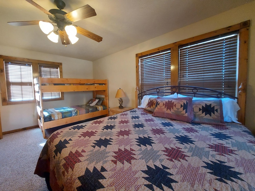 House (Bear Hug - Cabin comfort - OUTDOOR PO) photo 1