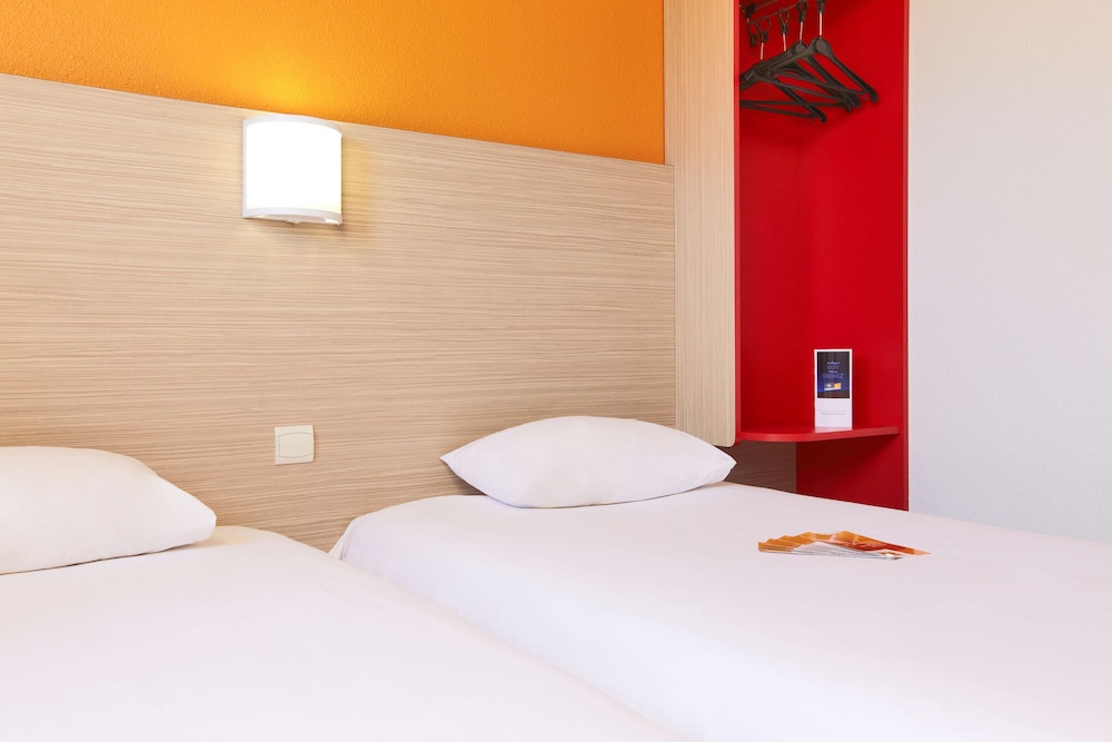 Standard Room, 2 Twin Beds - Photo 2