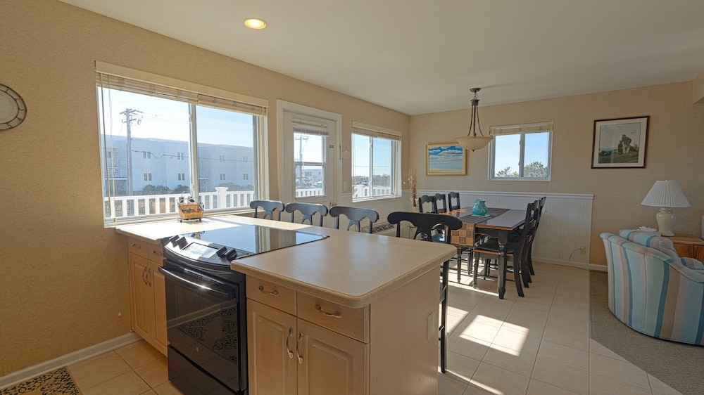 Upper Two Bedroom Pool View photo 3