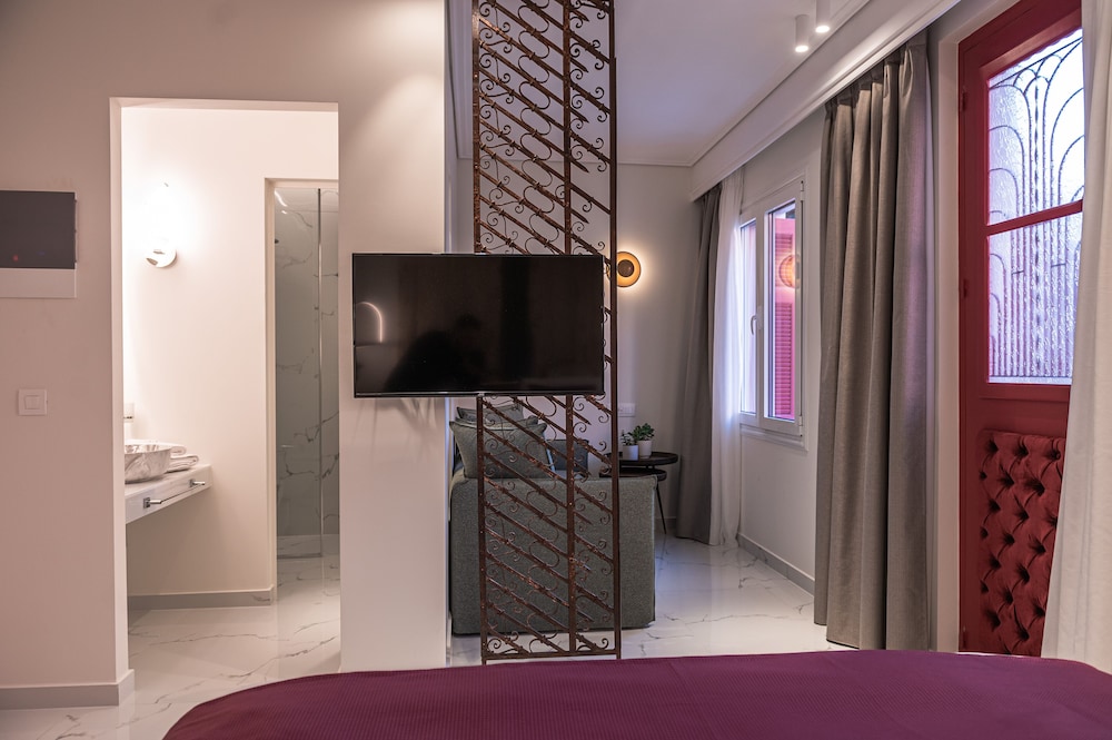 Luxury Apartment - Photo 13