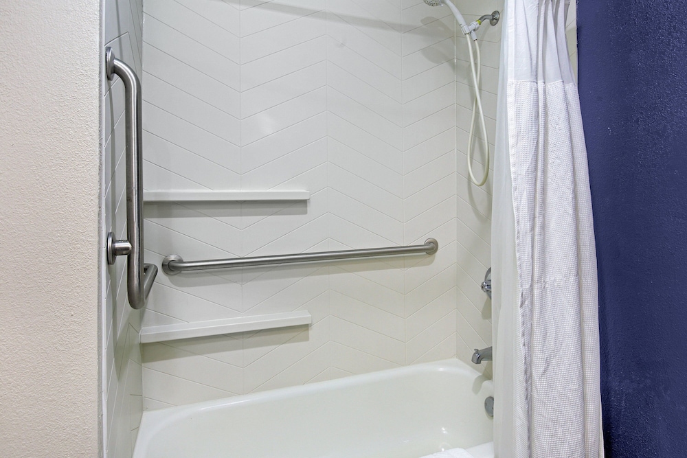 Room, Multiple Beds - Photo 7