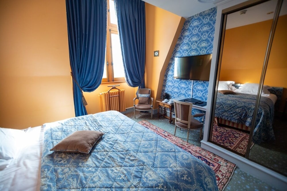 Classic Double Room, Ensuite, Garden View (Charlotte De Montmorency) - Photo 7