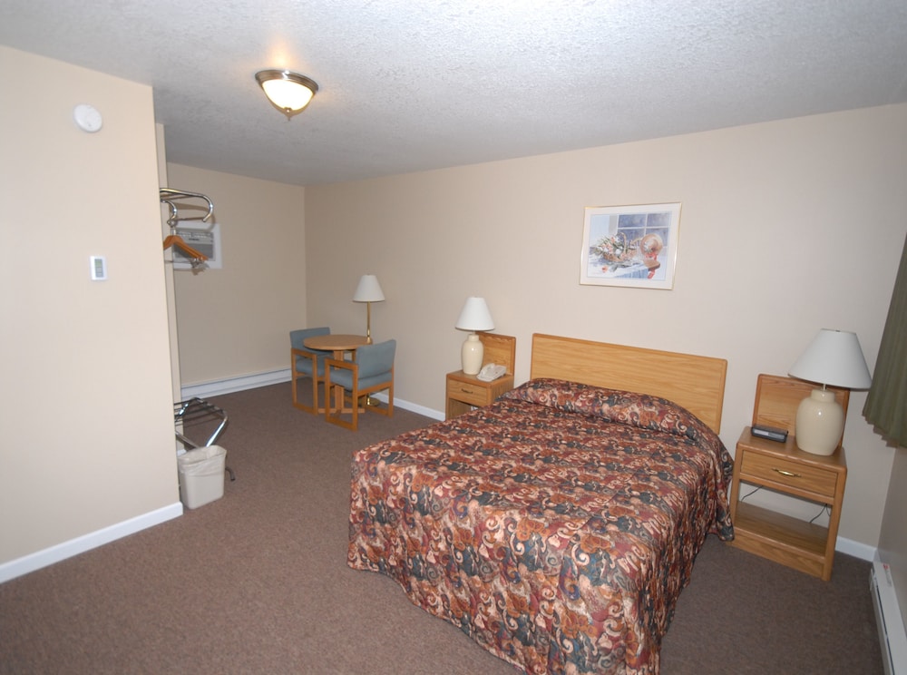 Deluxe Room, 1 Queen Bed, Non Smoking, Refrigerator & Microwave