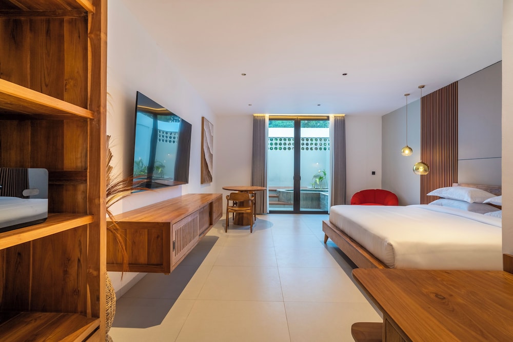 1 bedroom honeymoon suite private pool