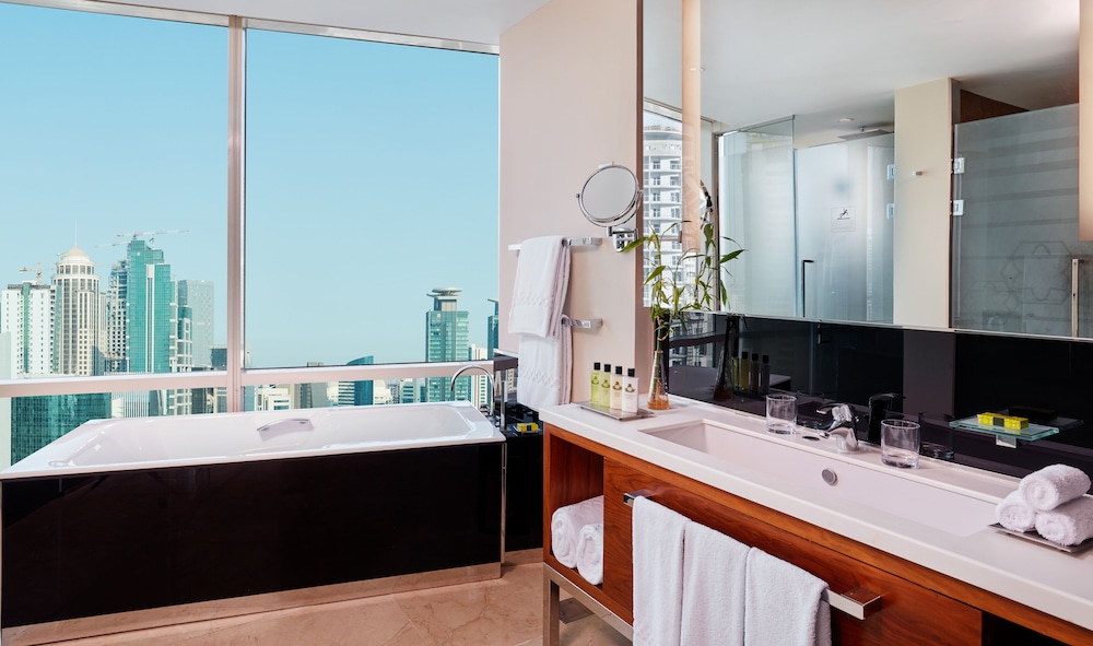 Suite, 1 Bedroom - Photo 8