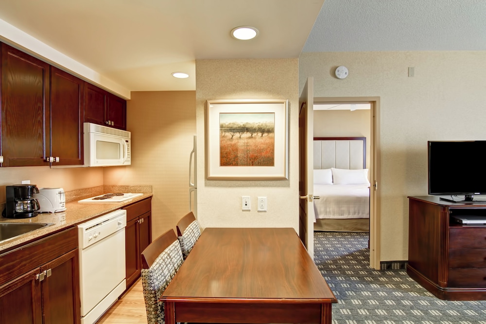 Suite, 1 King Bed, Non Smoking, Jetted Tub - Photo 2