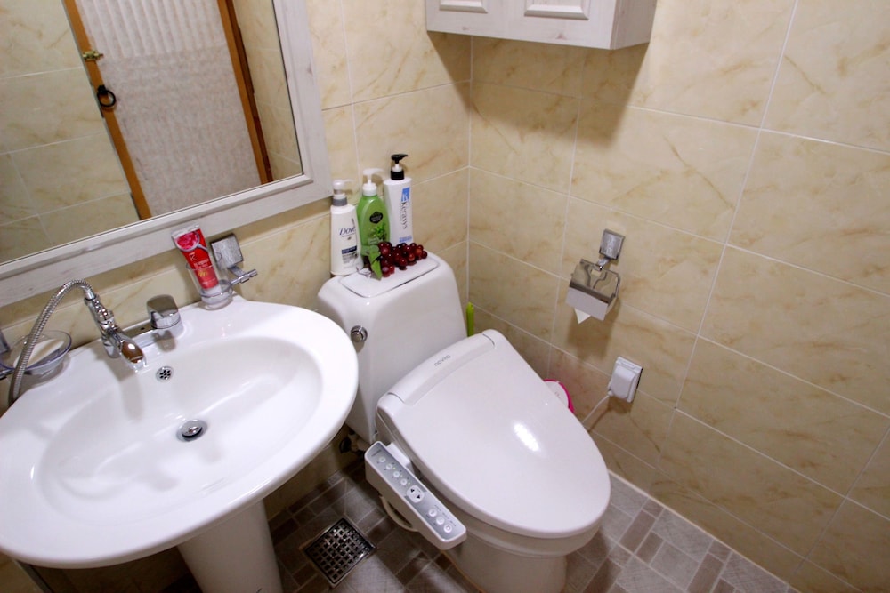 Basic Triple Room, Multiple Beds photo 2