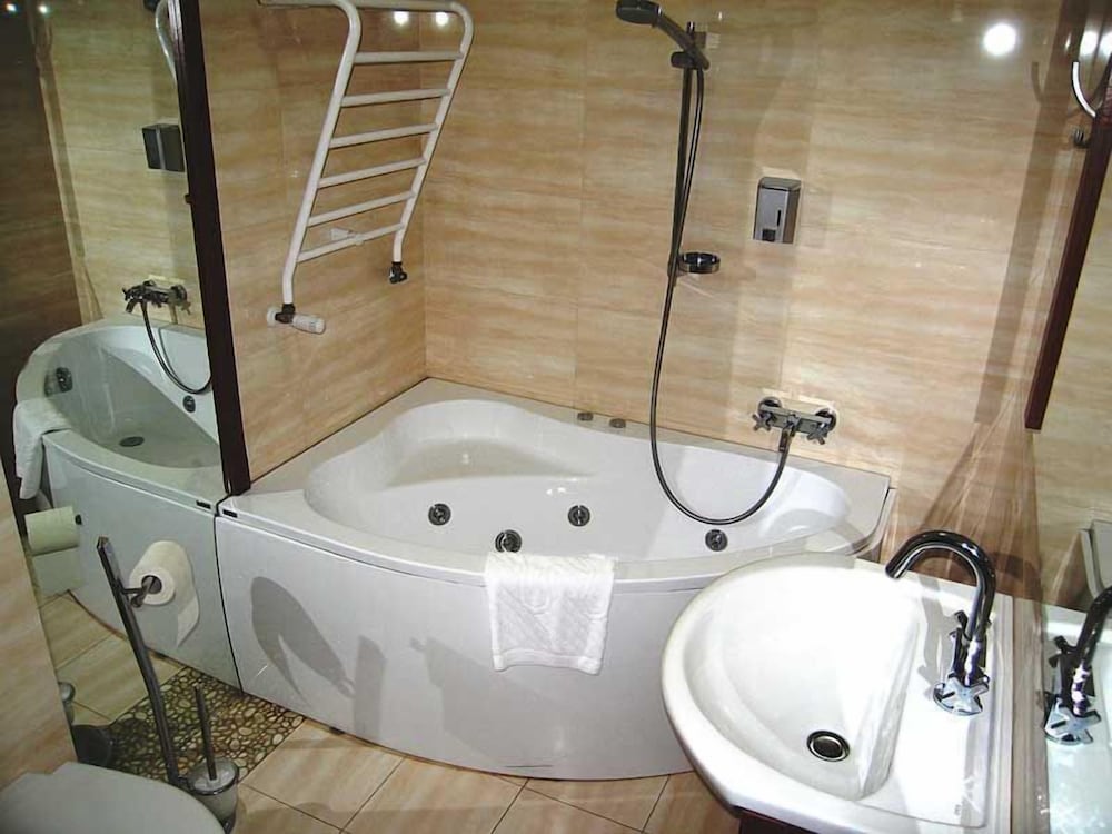 Deluxe Triple Room photo 3