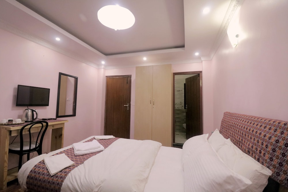 Standard Double or Twin Room, 1 Bedroom, Private Bathroom photo 1