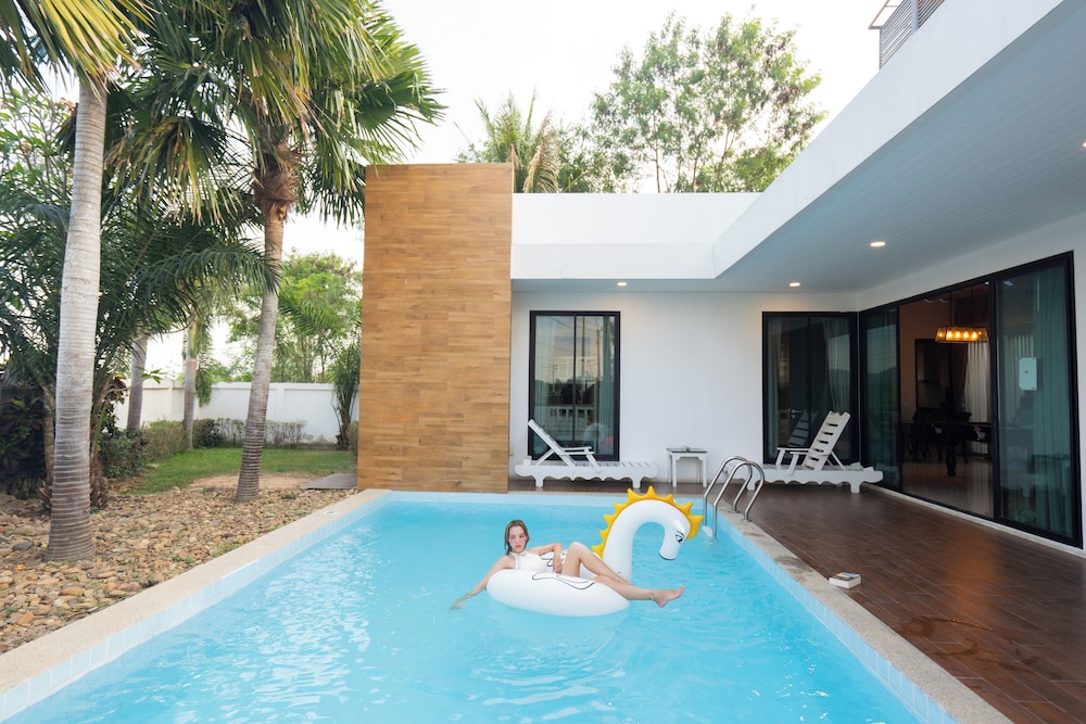 Heal House Pool Villa for 10 people
