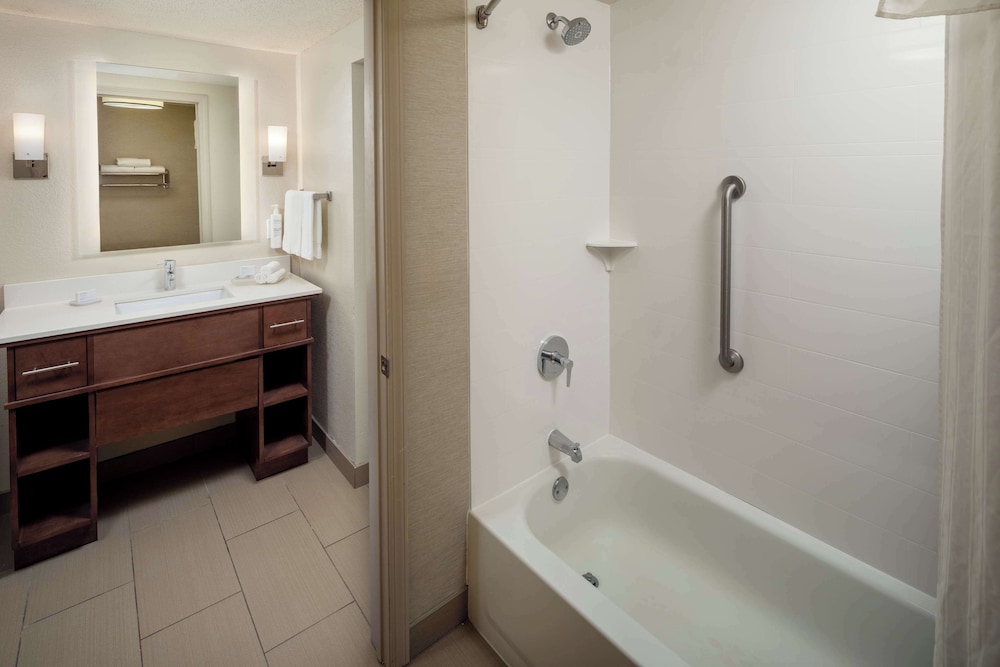 Suite, 1 Bedroom - Photo 10
