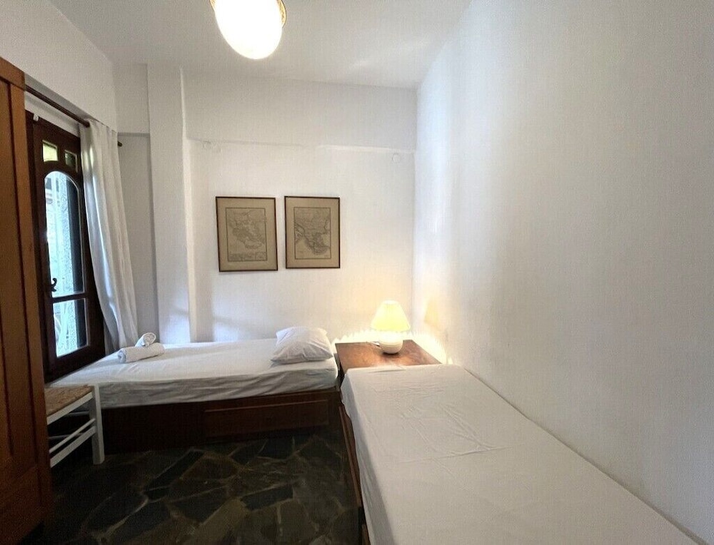House, 2 Bedrooms, Balcony, Garden View photo 2