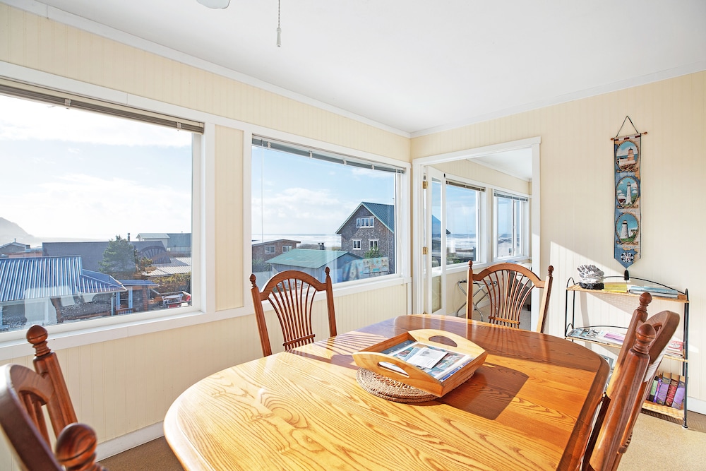 Standard Condo, 1 Queen Bed with Sofa bed, Kitchen, Ocean View photo 3