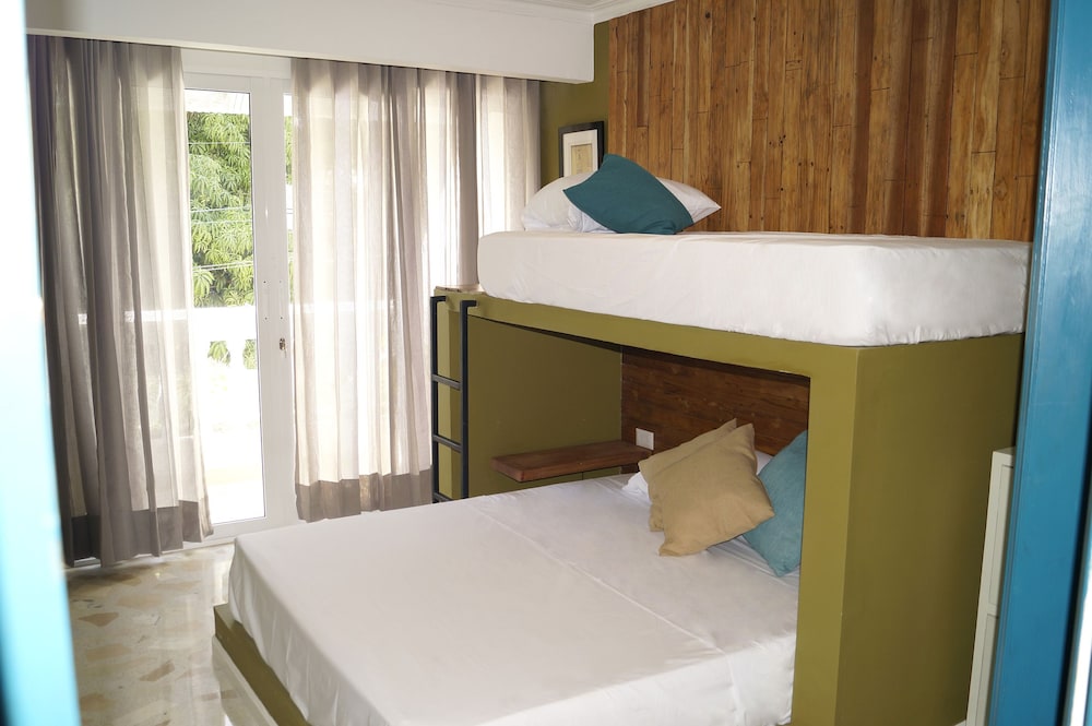 Standard Quadruple Room, Multiple Beds, Private Bathroom photo 1