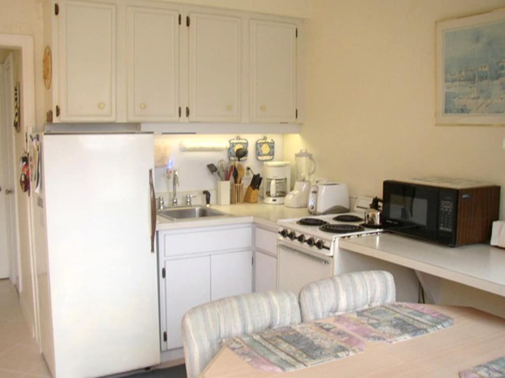 Beachfront, 1 Bedroom, Family Condo, Non Smoking, Full Kitchen, Villa #23 photo 2