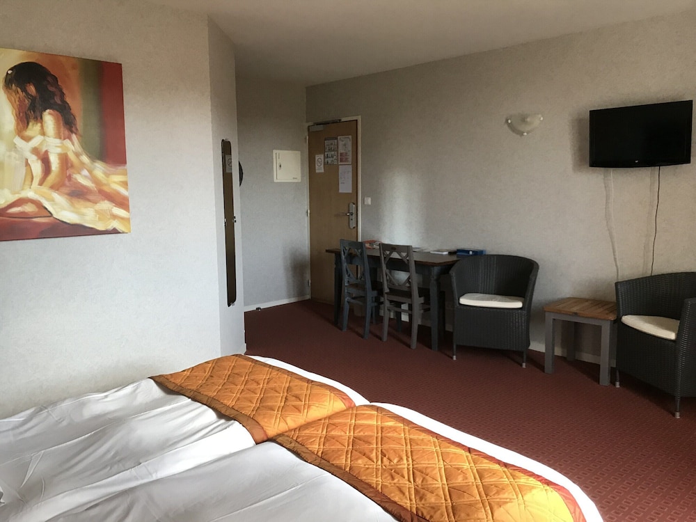 Superior Double or Twin Room, Ensuite, Garden View photo 2