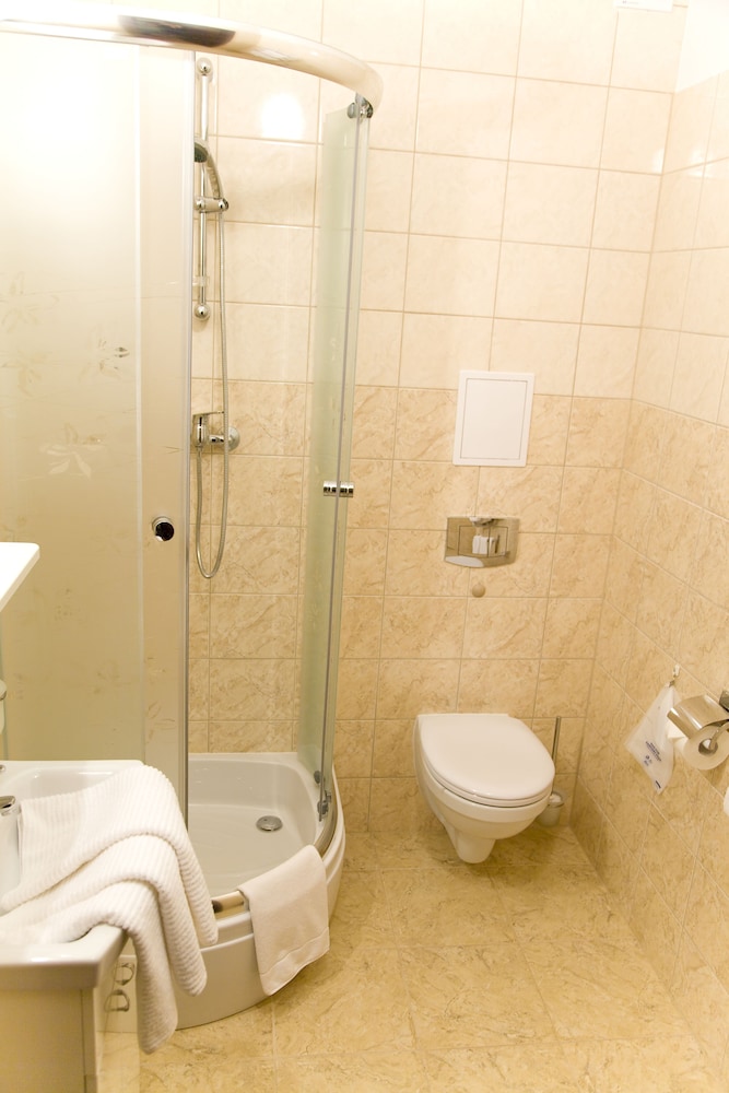 Standard Triple Room, Non Smoking, Private Bathroom photo 3