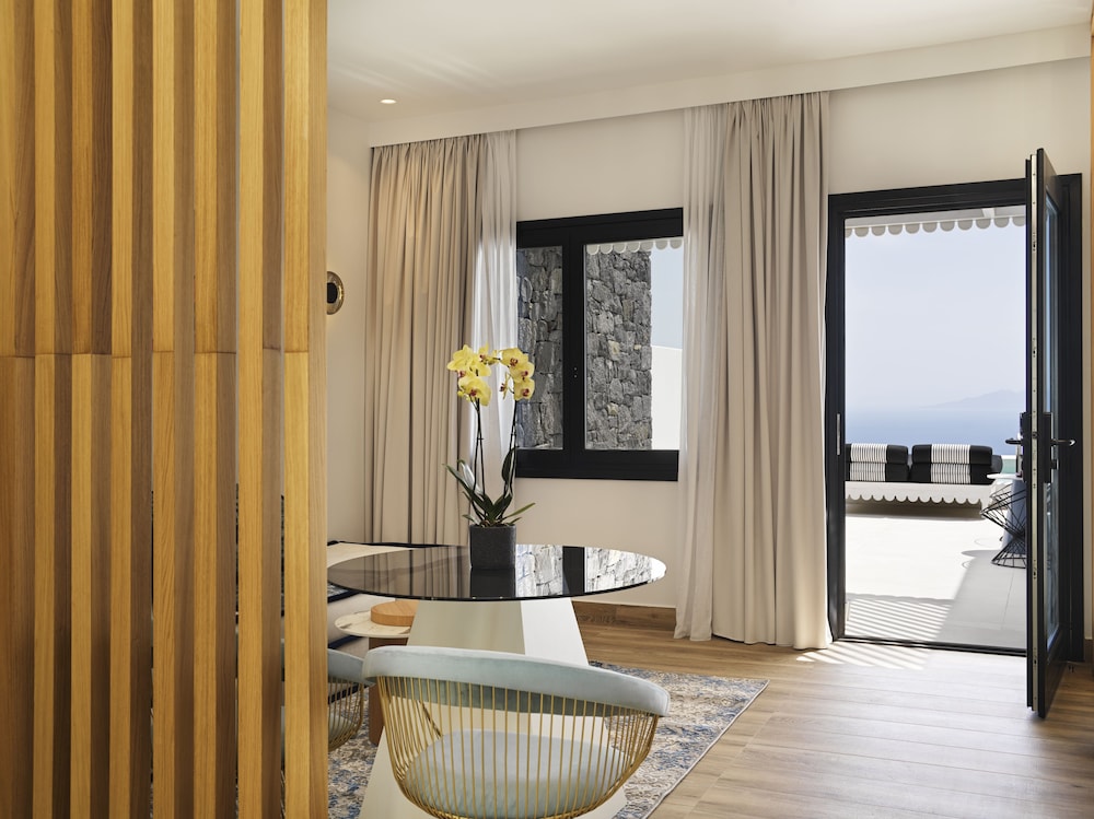Presidential Suite Sea View and Heated Pool