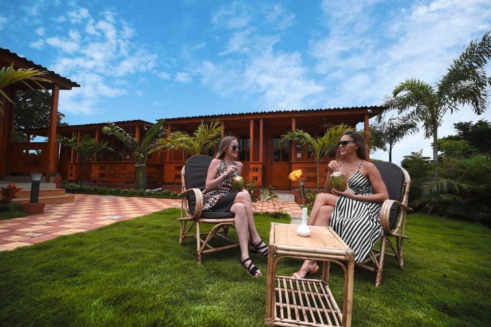 Luxurious Wooden Cottages with Garden View - Photo 6
