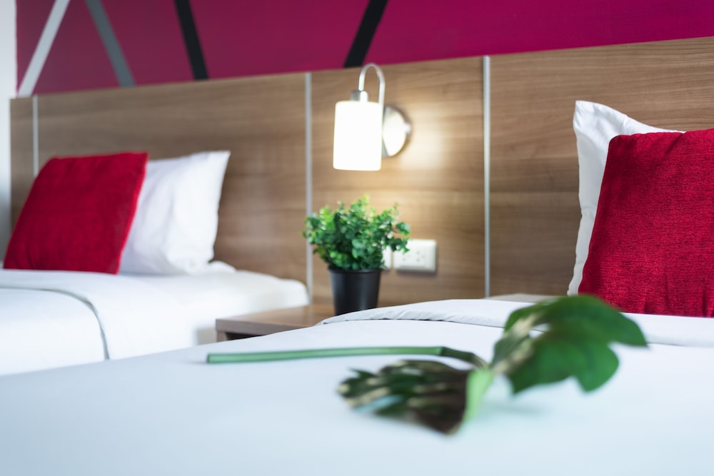 Standard, 2 Twin Beds, Non Smoking, City View - Photo 9