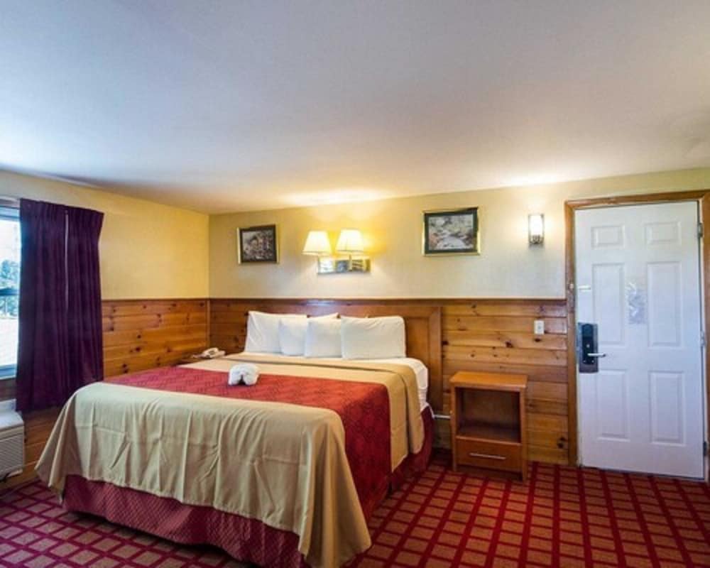 Standard Room, 1 King Bed, Non Smoking - Photo 6