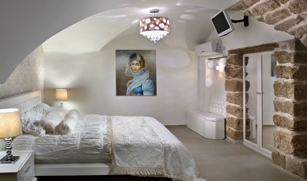 Deluxe Suite, 1 Queen Bed with Sofa bed, Non Smoking photo 3