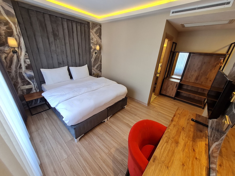 Standard Double or Twin Room photo 3