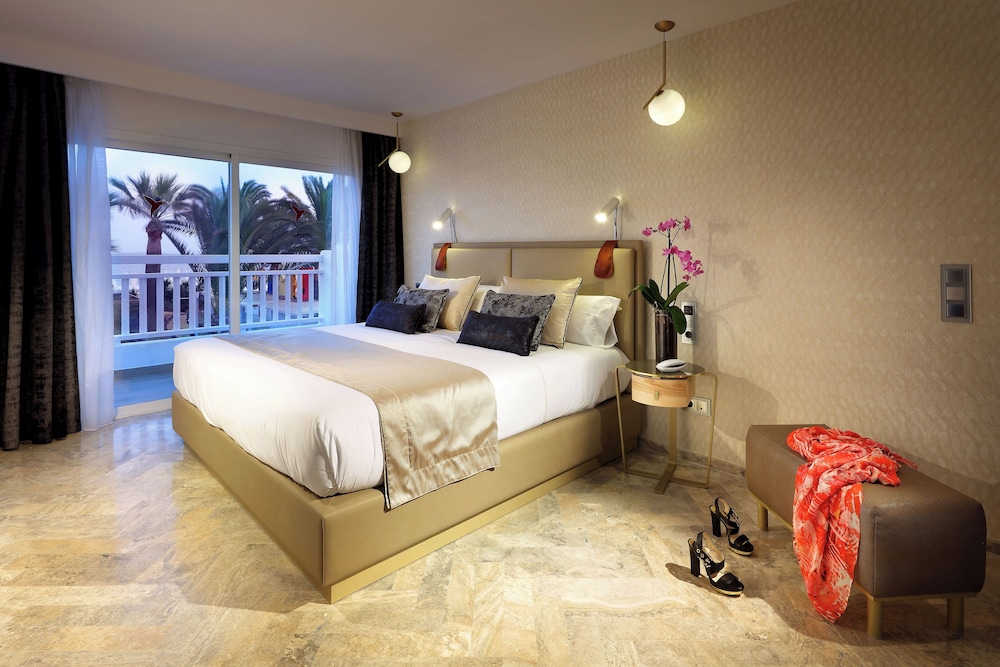 AY Caramba Suite - Entrance to Ushuaia Club Included
