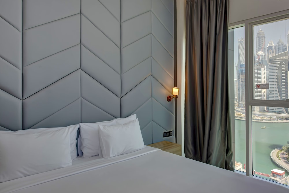 Premium Studio With Marina View & Balcony photo 3