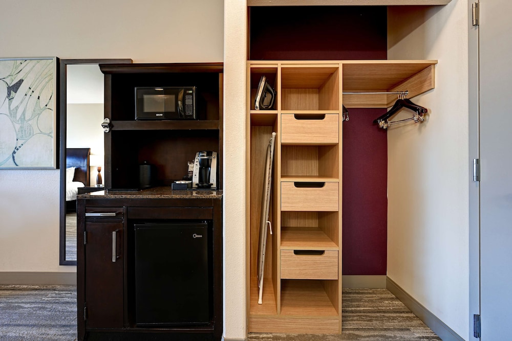 One king evolution whirlpool suite